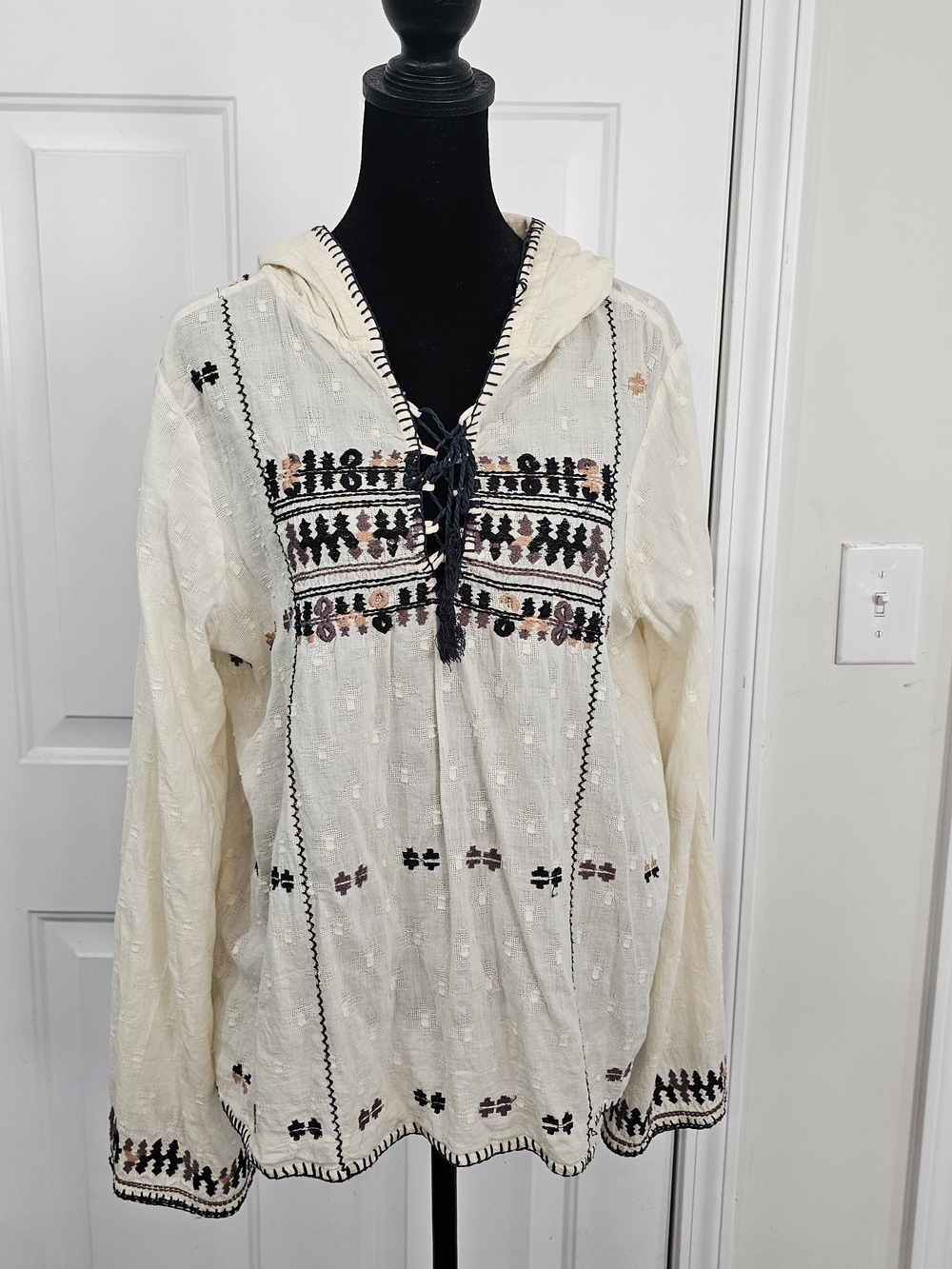 Free People Playa De Ray Cream Embroidered Hooded Pullover with Navy Tassel{Bx26
